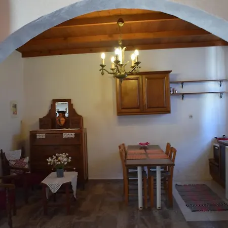 Vakantiehuis Eirini's Stone House Megala Chorafia